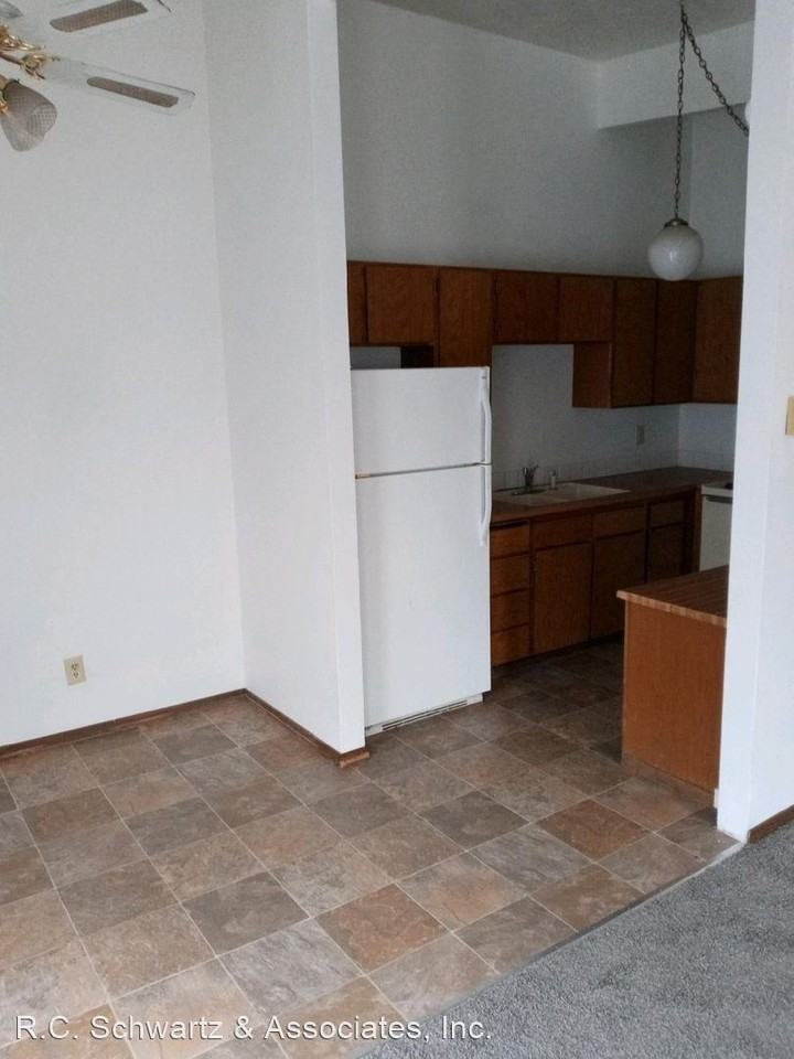 1002/1004 E Broad Ave Apartments in Nevada Lidgerwood, Spokane, WA