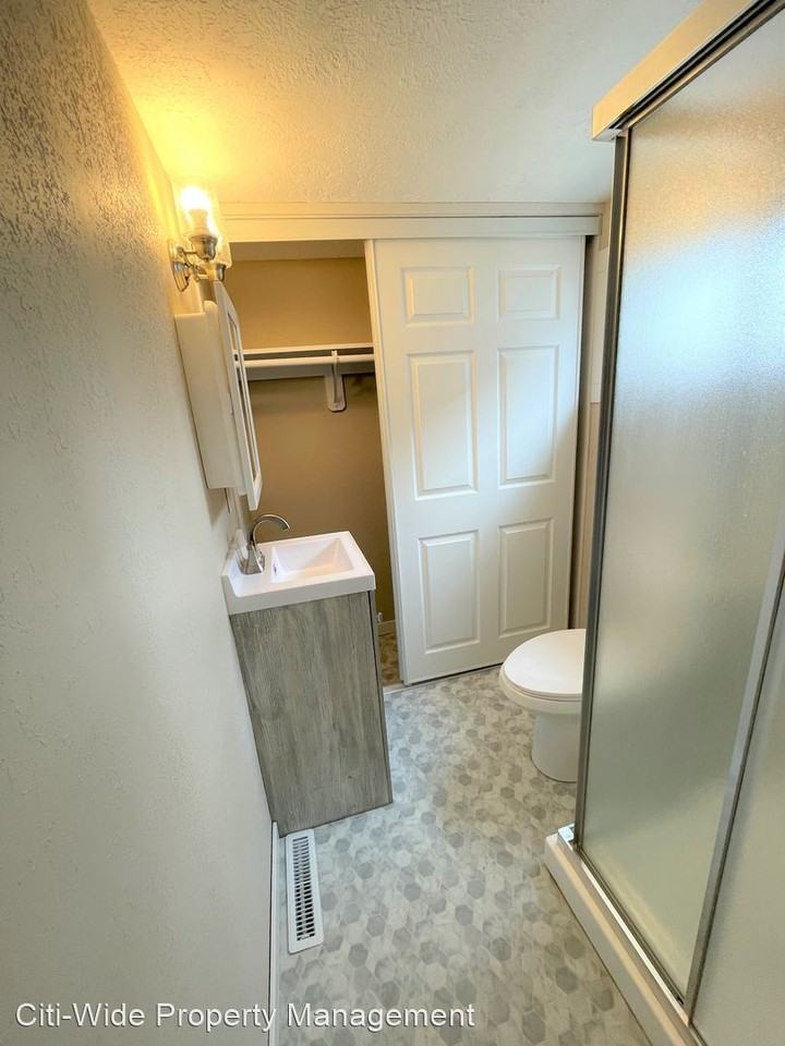 305 307 1/2 N Broadway Apartments in Watertown, SD 57201 Zumper