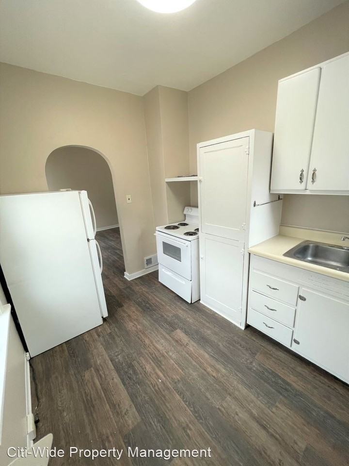 305 307 1/2 N Broadway Apartments in Watertown, SD 57201 Zumper