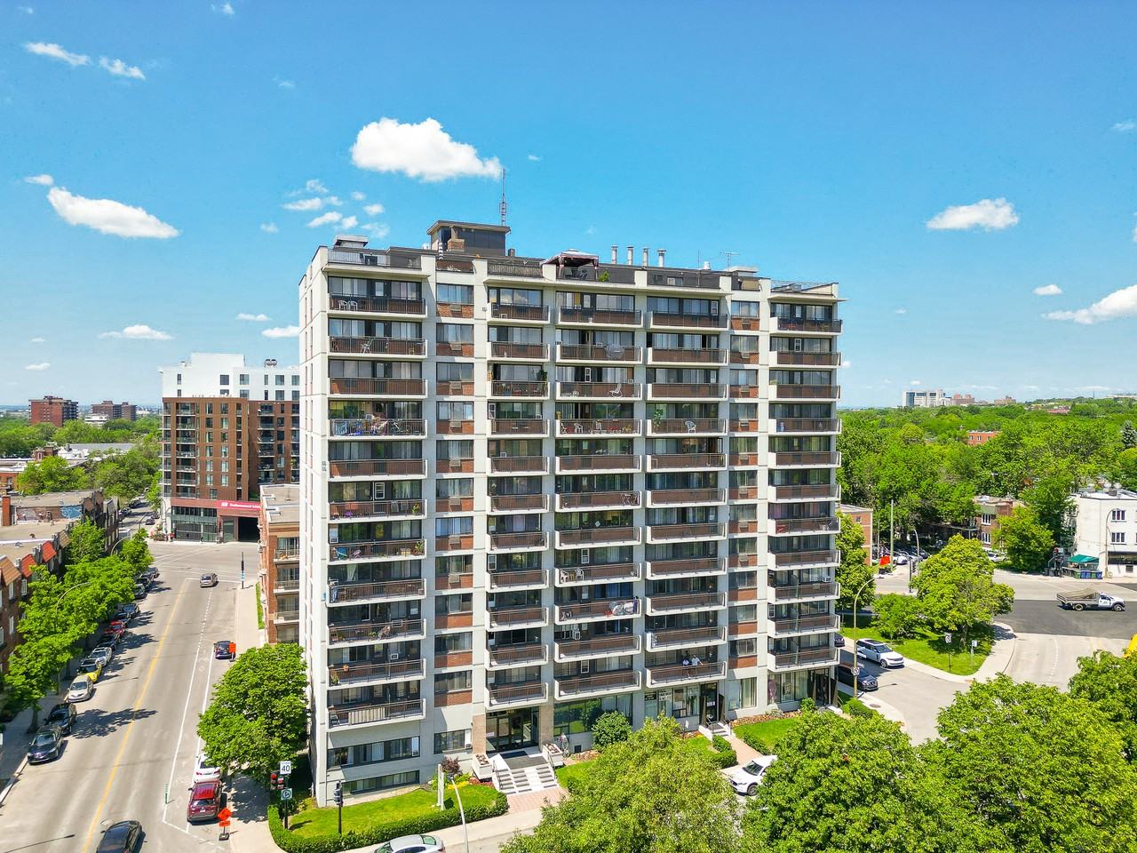 5455 Terrebonne Apartments 5455 Rue De Terrebonne, Montréal, QC H4A