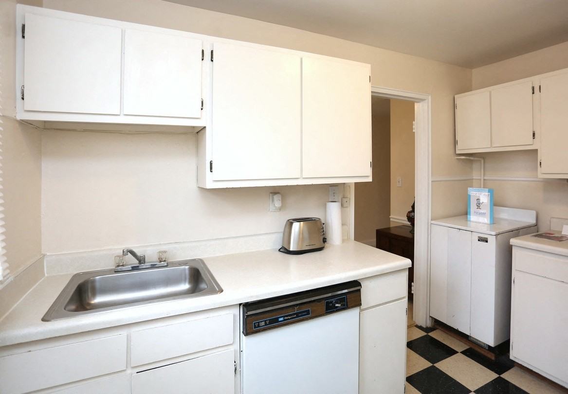 Ardmore Terrace Apartments 2325 Cloverdale Ave, WinstonSalem, NC