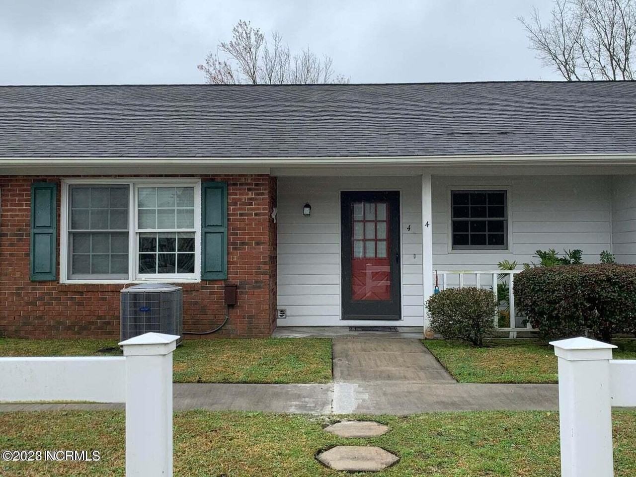 Guardian Ave B7, Morehead City, NC 28557 2 Bedroom Condo for 1,250