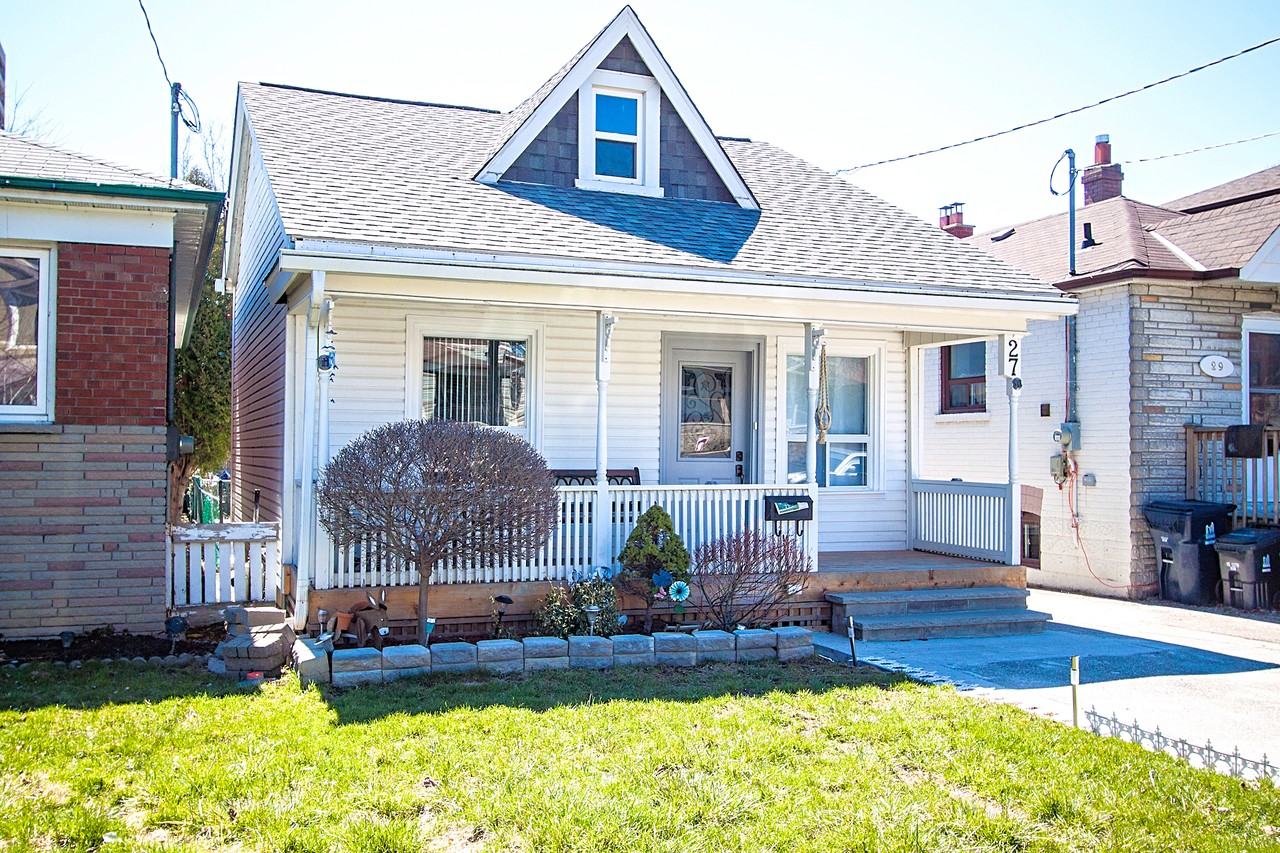 2 Simpson Avenue Main, Toronto, ON M8Y 2R3 2 Bedroom Apartment for