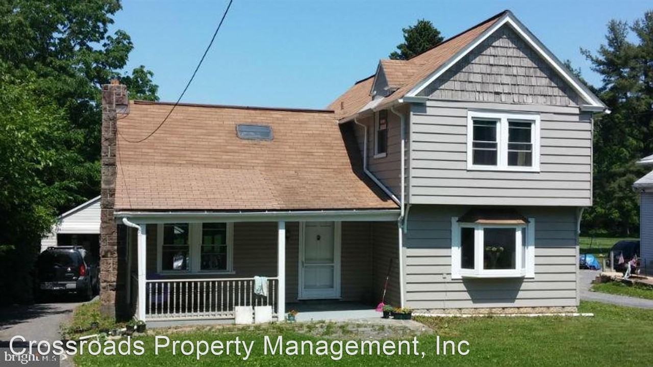 1445 New Holland Pike, Lancaster, PA 17601 2 Bedroom House for 1,850