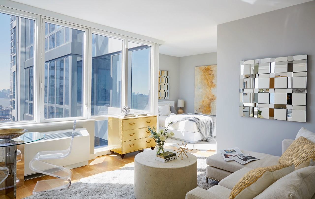 W 42nd St 39L, New York, NY 10036 Studio Apartment for 3,750/month