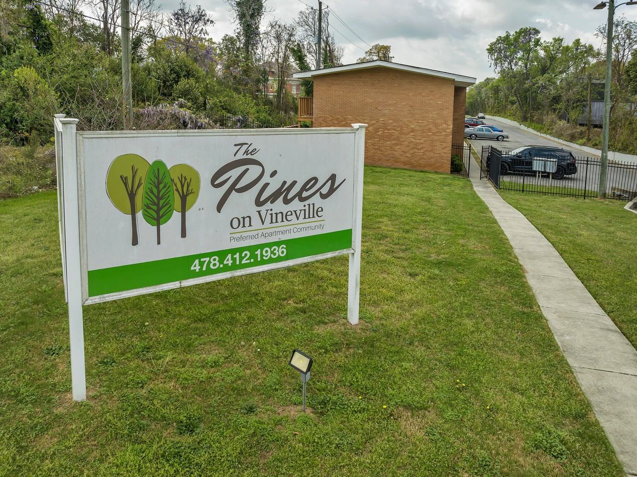 Pines on Vineville Apartments 2020 Vineville Ave, Macon, GA 31204