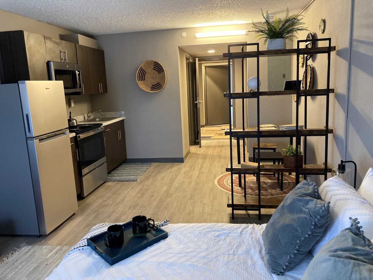 Plato's Sheffield Apartments 4205 Hatch Blvd, Sheffield, AL 35660