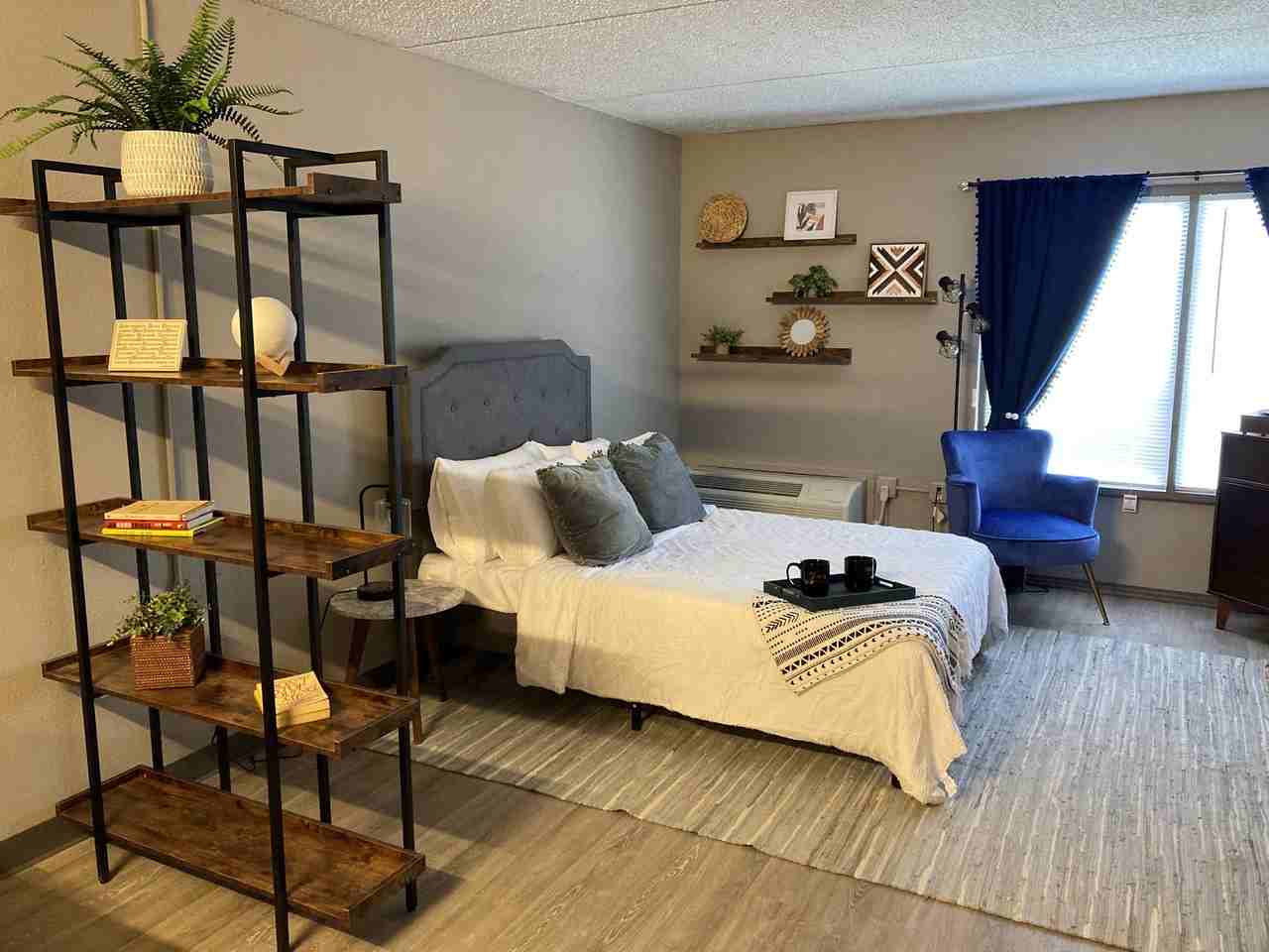 Plato's Sheffield Apartments 4205 Hatch Blvd, Sheffield, AL 35660