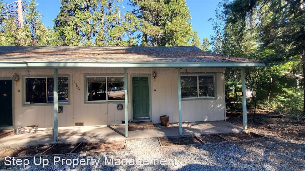 2 Bedroom 1 Bath Duplex In Sierra Village With Trash & Water Included!!! Apartments 25026