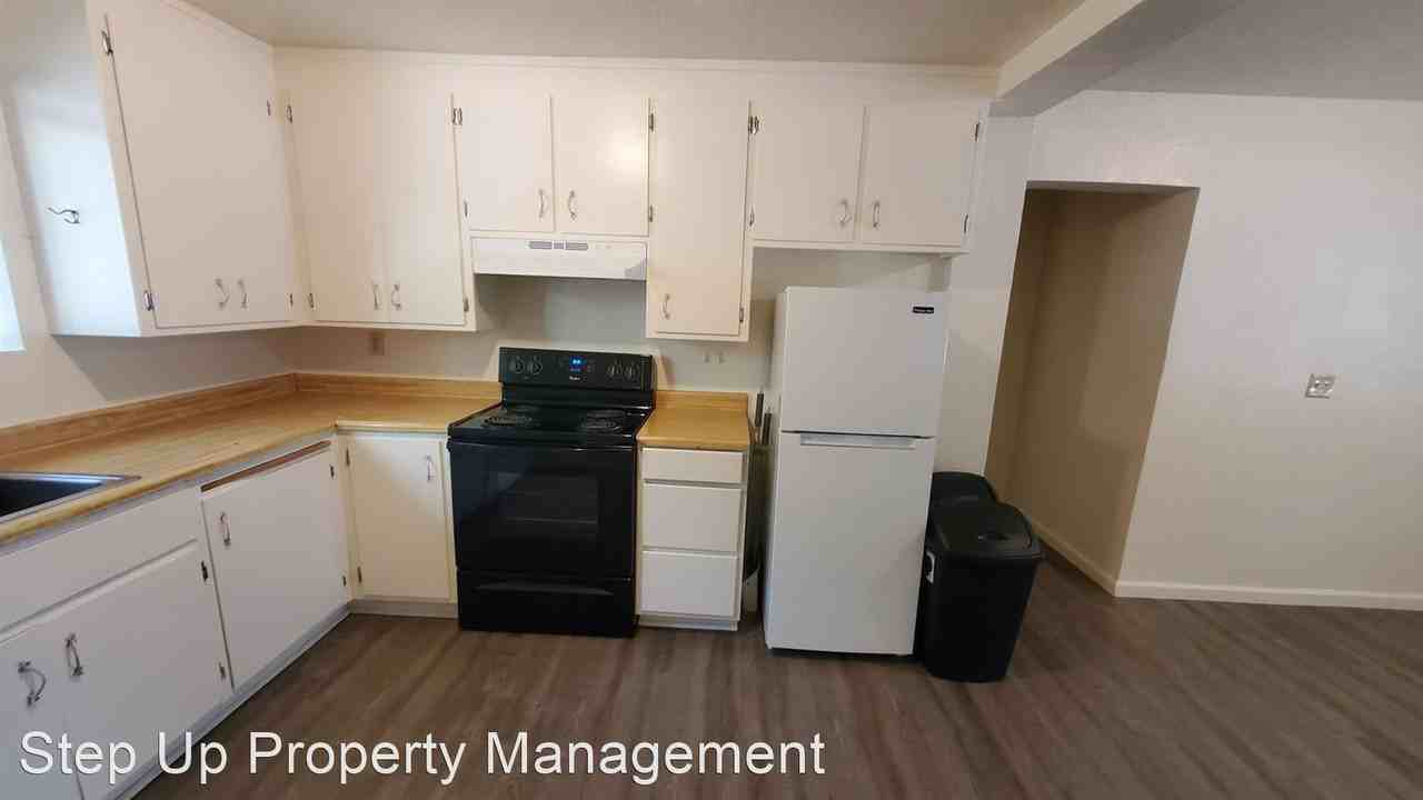 2 Bedroom 1 Bath Duplex In Sierra Village With Trash & Water Included