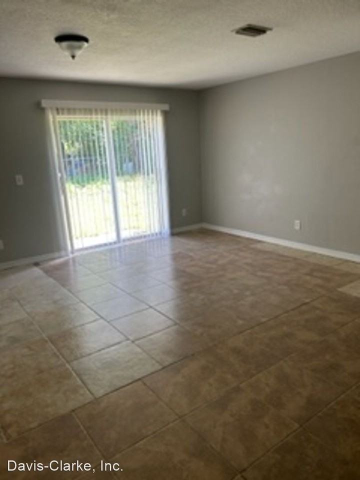 1902 E 136th Ave, Tampa, FL 33613 3 Bedroom Apartment for 1,800/month
