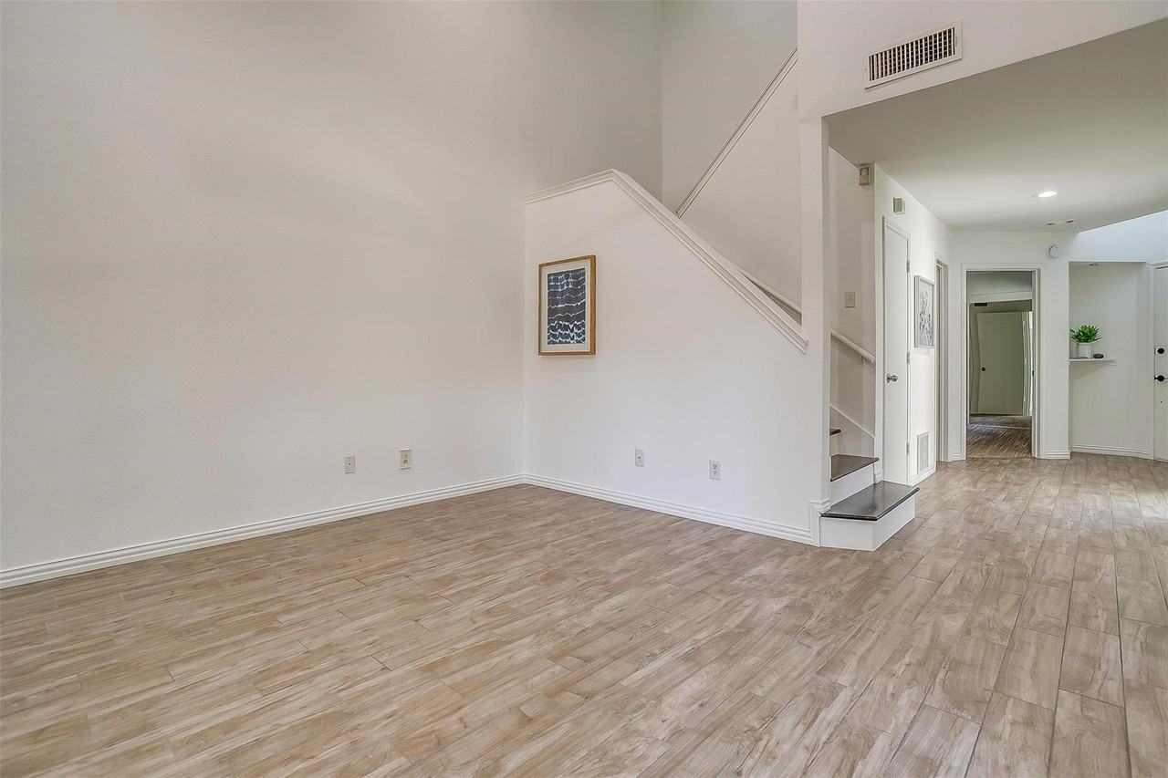 115 Brentwood Ct 115C, Irving, TX 75061 3 Bedroom House for 990/month