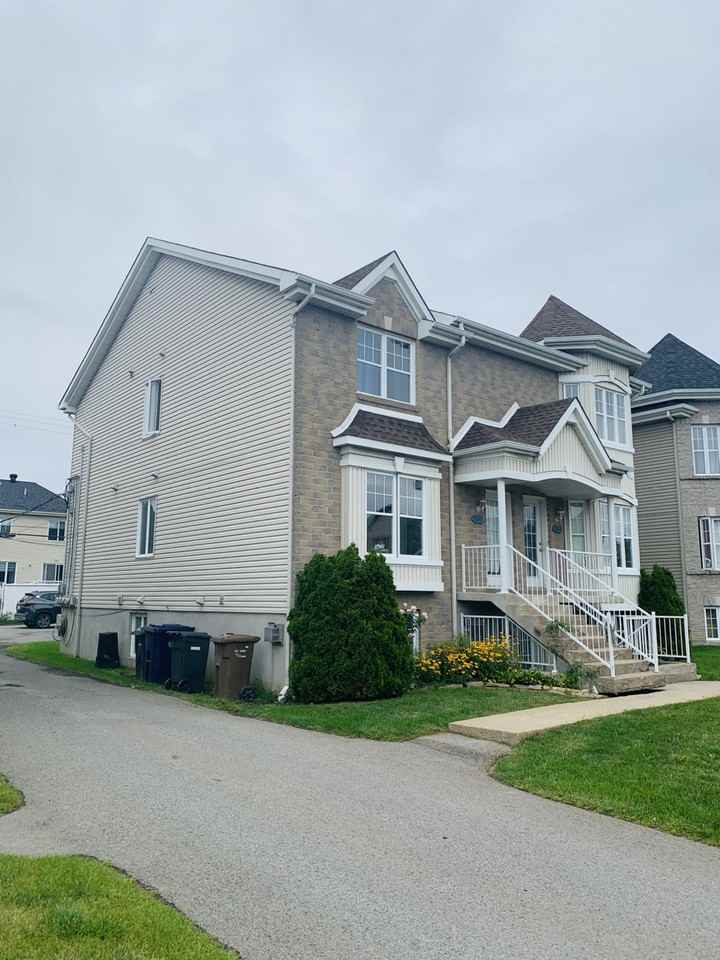 6893 Boul NotreDame, Laval, QC H7X 4E2 1 Bedroom Apartment for 1,300