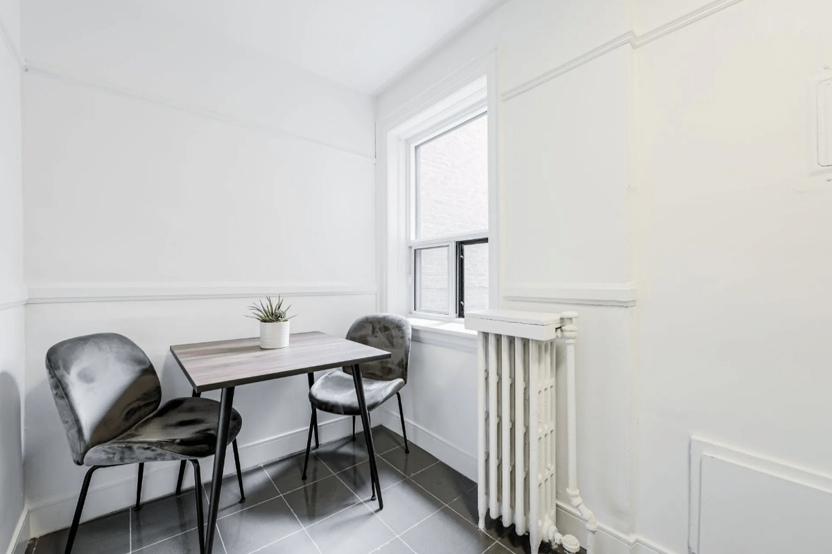 210 Wychwood Avenue Apartments 210 Wychwood Ave, Toronto, ON M6C 2T3