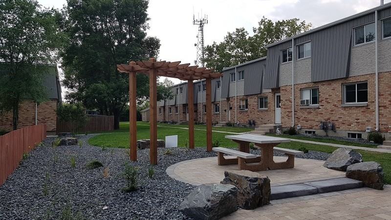 650/660 Kimberly Apartments in Valley Gardens, Winnipeg, MB R2K None