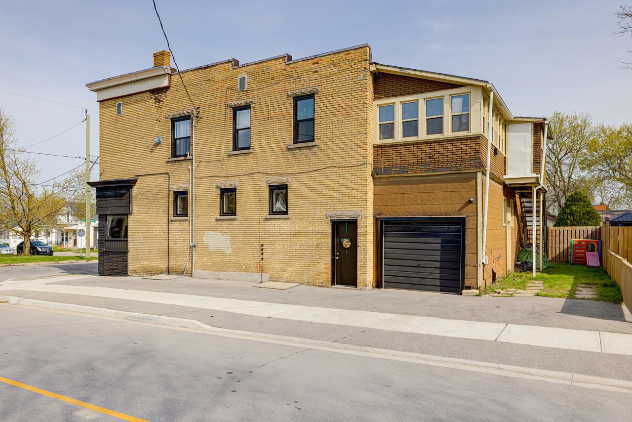 241 Ross Street Apartments in St. Thomas, ON N5R 3Y7 Zumper