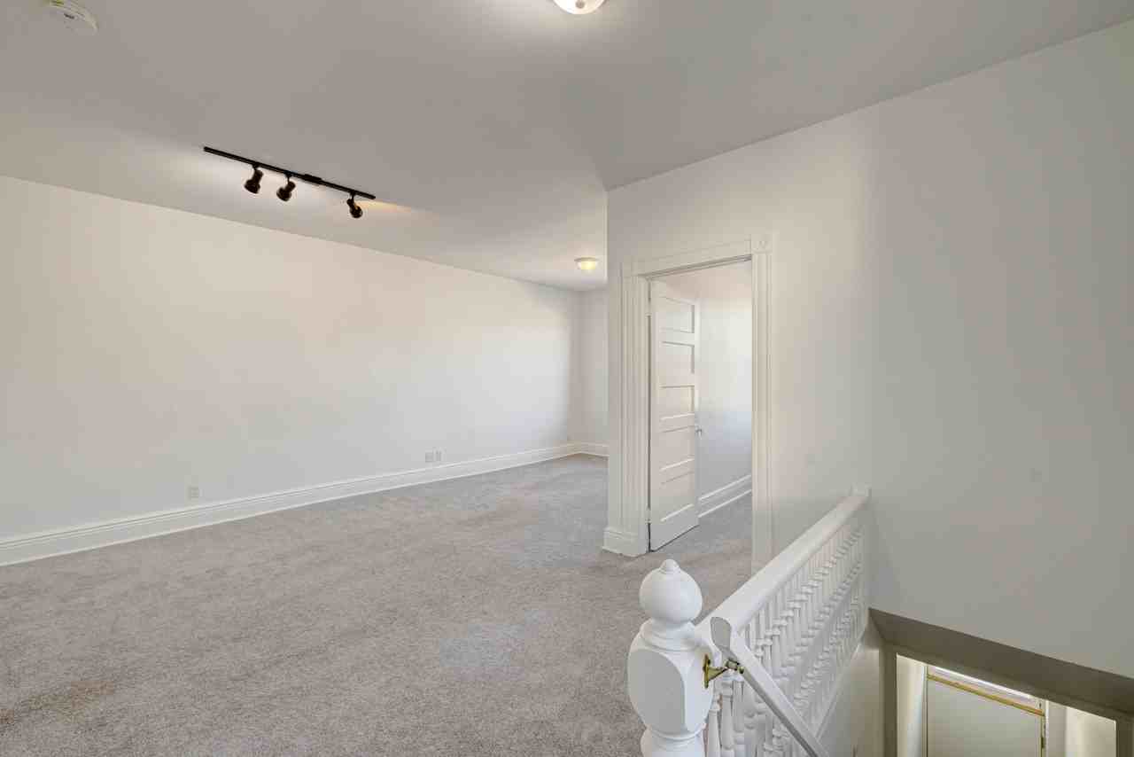 241 Ross Street Apartments in St. Thomas, ON N5R 3Y7 Zumper