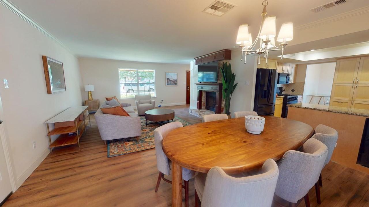 Spectacular Milwood home by The Domain shopping & dining Apartments in