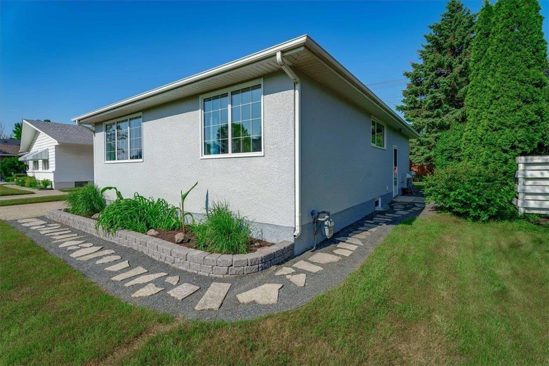 15 Lomond Boulevard Apartments 15 Lomond Blvd, Winnipeg, MB R2J 1Y1