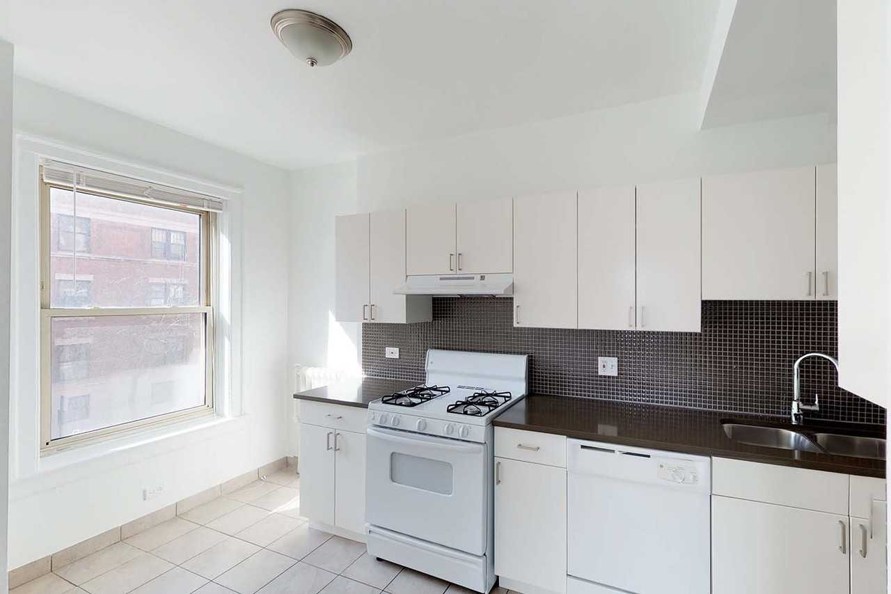 East Park Tower Apartments 5242 S Hyde Park Blvd, Chicago, IL 60615