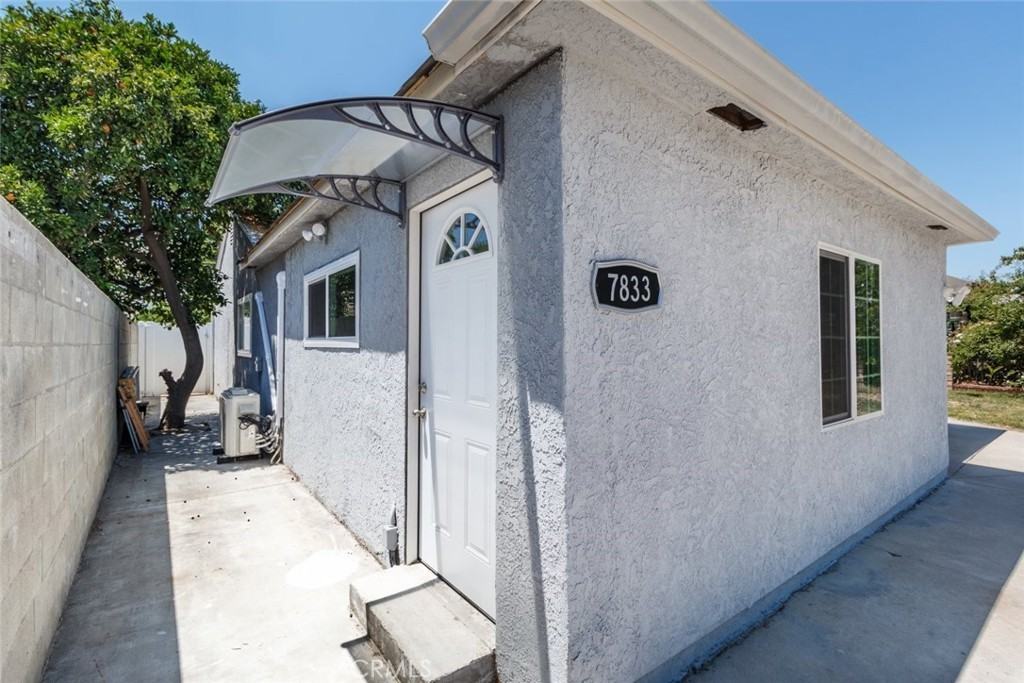 7833 Hesperia Ave, Los Angeles, CA 91335 1 Bedroom House for 2,000