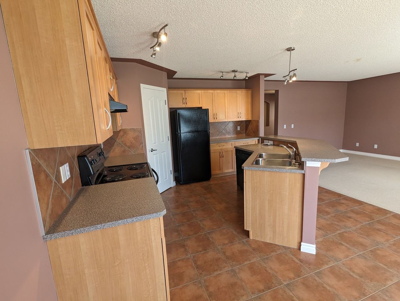 40 Cougar Ridge Link Southwest, Calgary, AB T3H 5L4 3 Bedroom House for