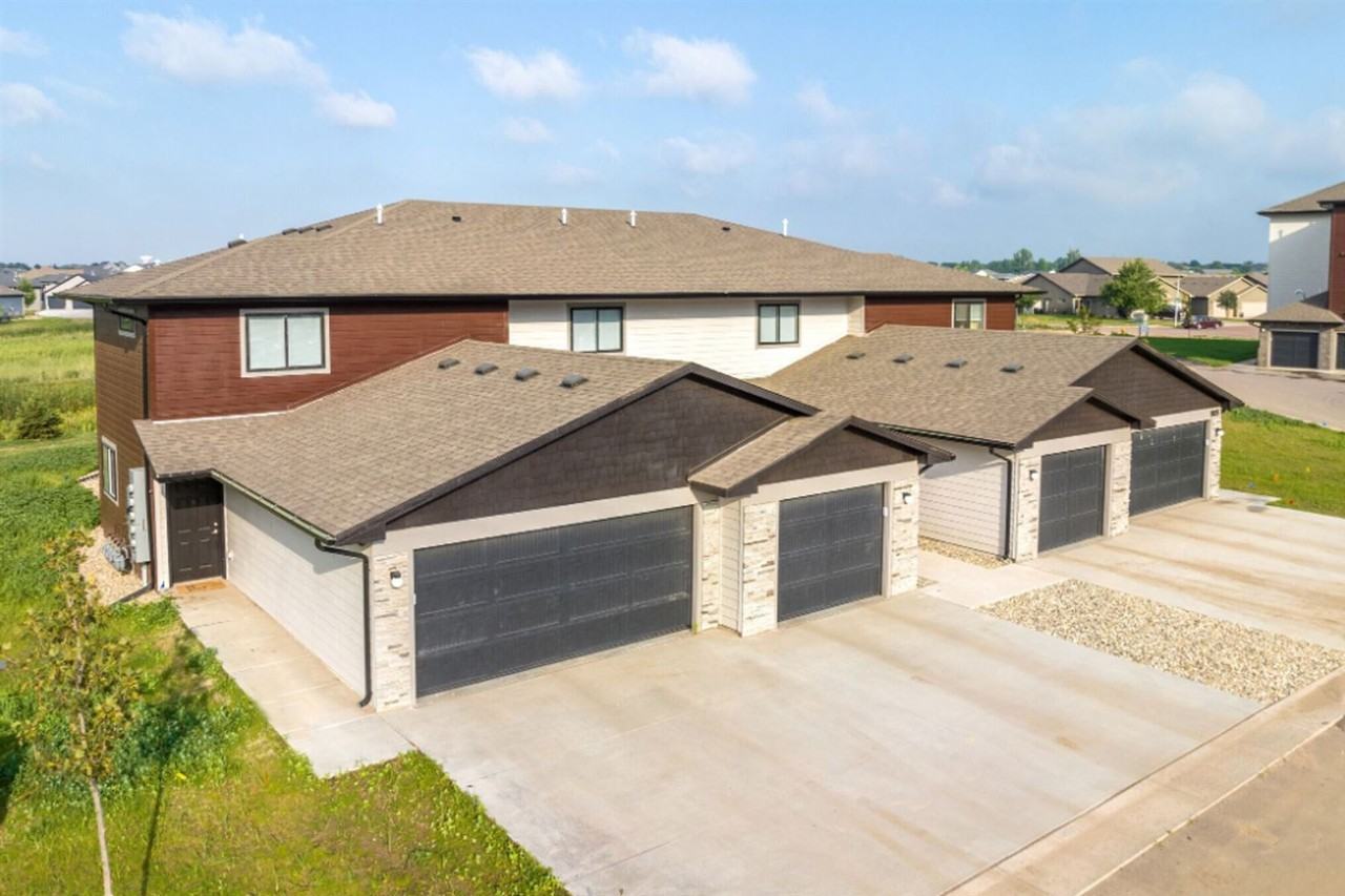 Grand Prairie Apartments & Townhomes 1067 E 77th St, Sioux Falls, SD