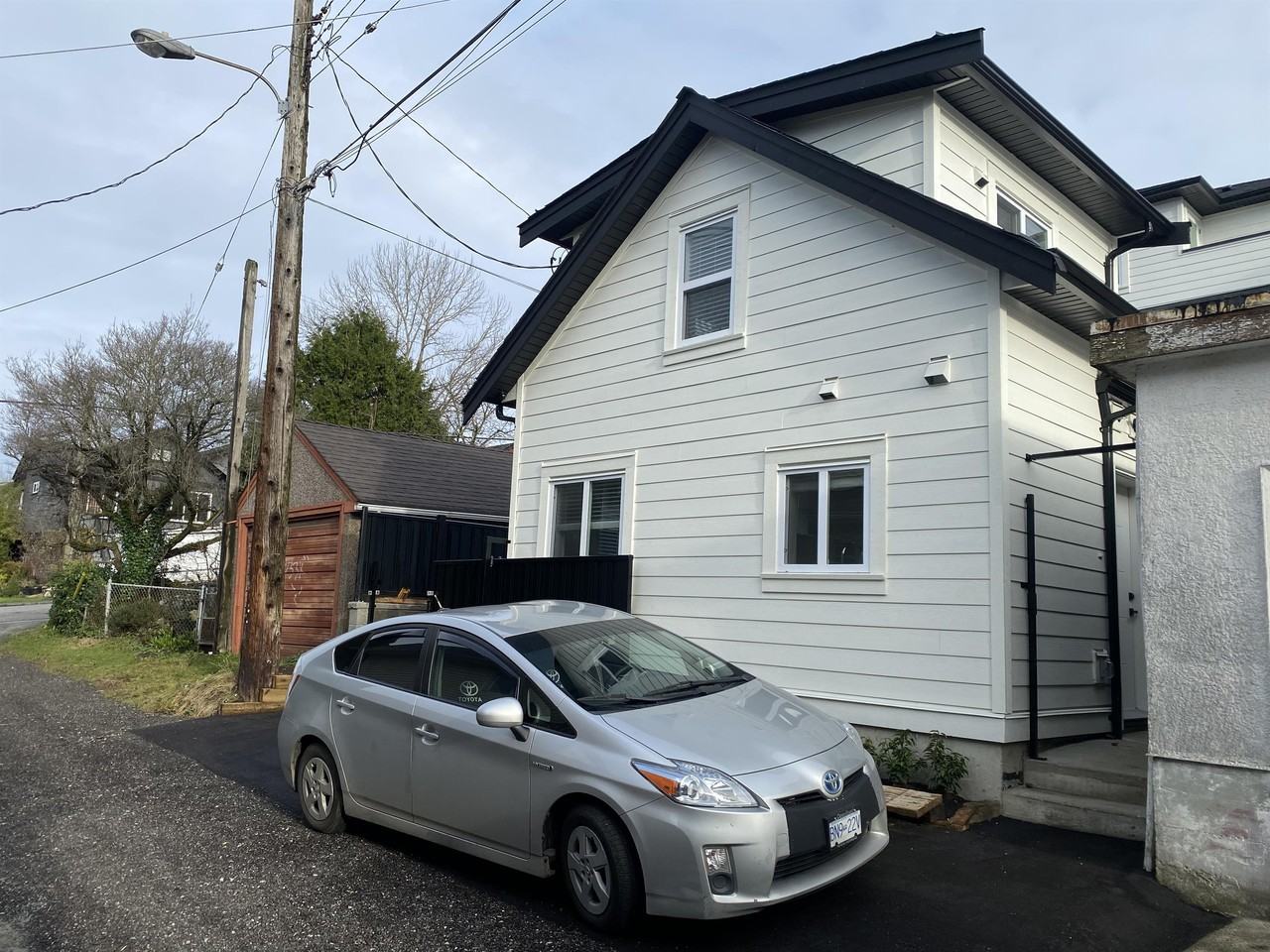 811 Lillooet Street KX0002 3 Apartments 811 Lillooet St