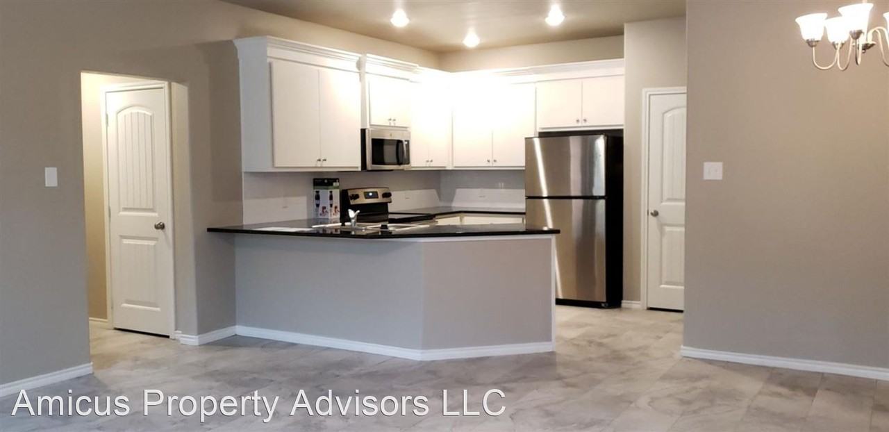 Luxury Duplex in Stonewood Estates Apartments 11902 Evanston Ave