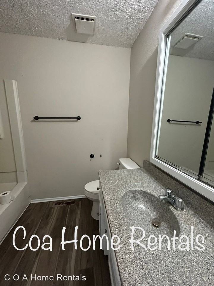 3159 S. Bunker Hill 3161 S. Bunker Hill Apartments in McConnell Air