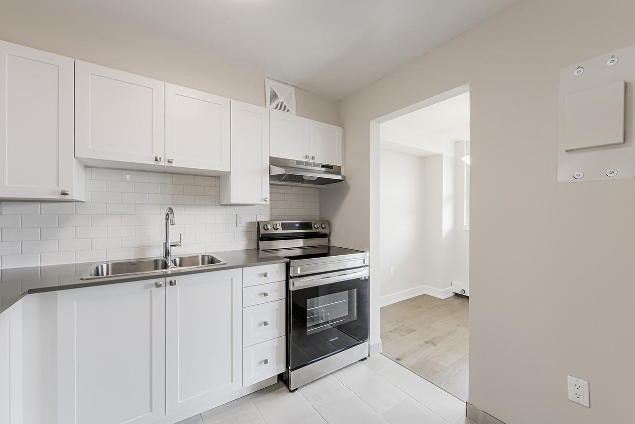 Glenridge Avenue Apartments 221 Glenridge Ave, St. Catharines, ON L2T