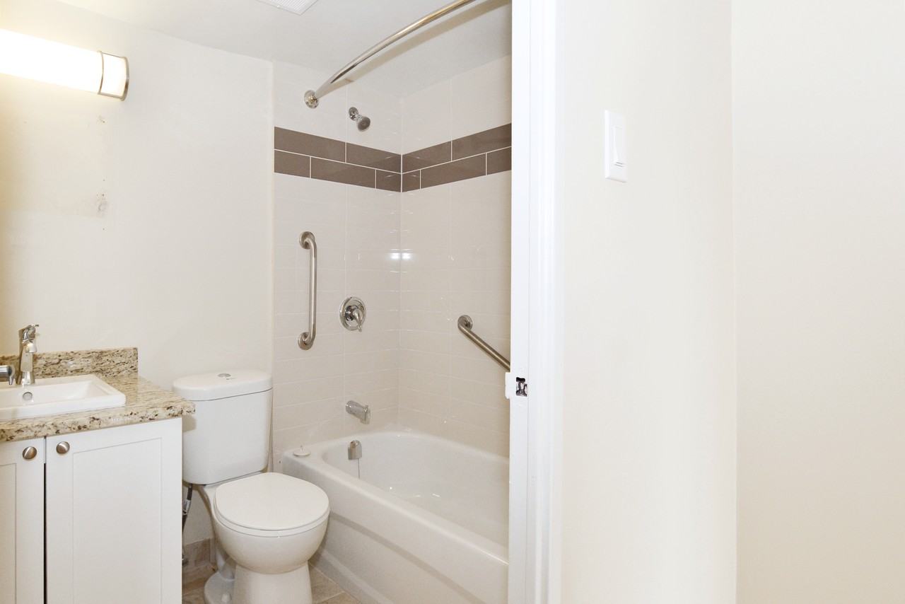 Robinson Place Apartments 33 Robinson St, Hamilton, ON L8P 1Y8 Zumper