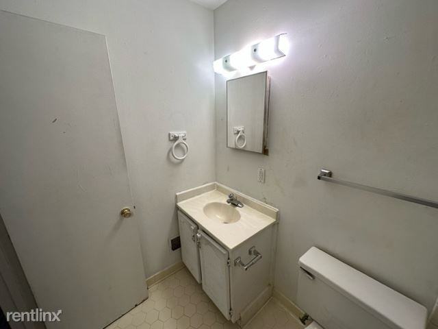 3919 Overland Hts Apartments in Fairview Homes, Greensboro, NC 27407