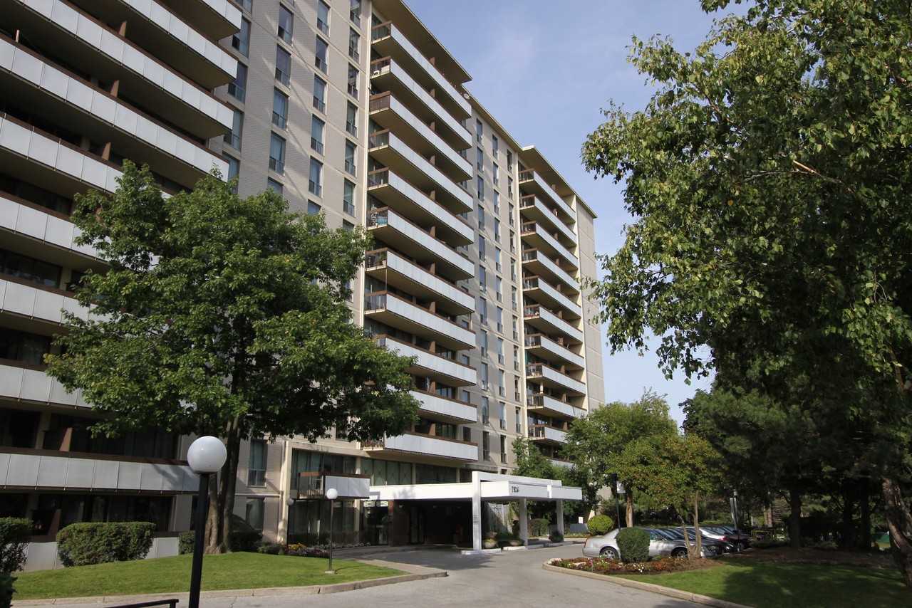 10 Ruddington Dr Apartments in Bayview Woods Steeles, Toronto, ON M2K