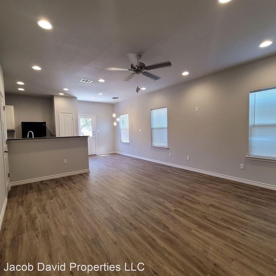 Townhome for rent Apartments 102 102 & 104 Peruna Dr, Marble Falls