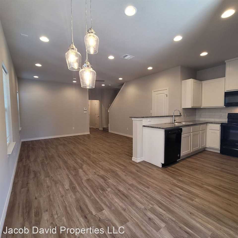 Townhome for rent Apartments 102 102 & 104 Peruna Dr, Marble Falls