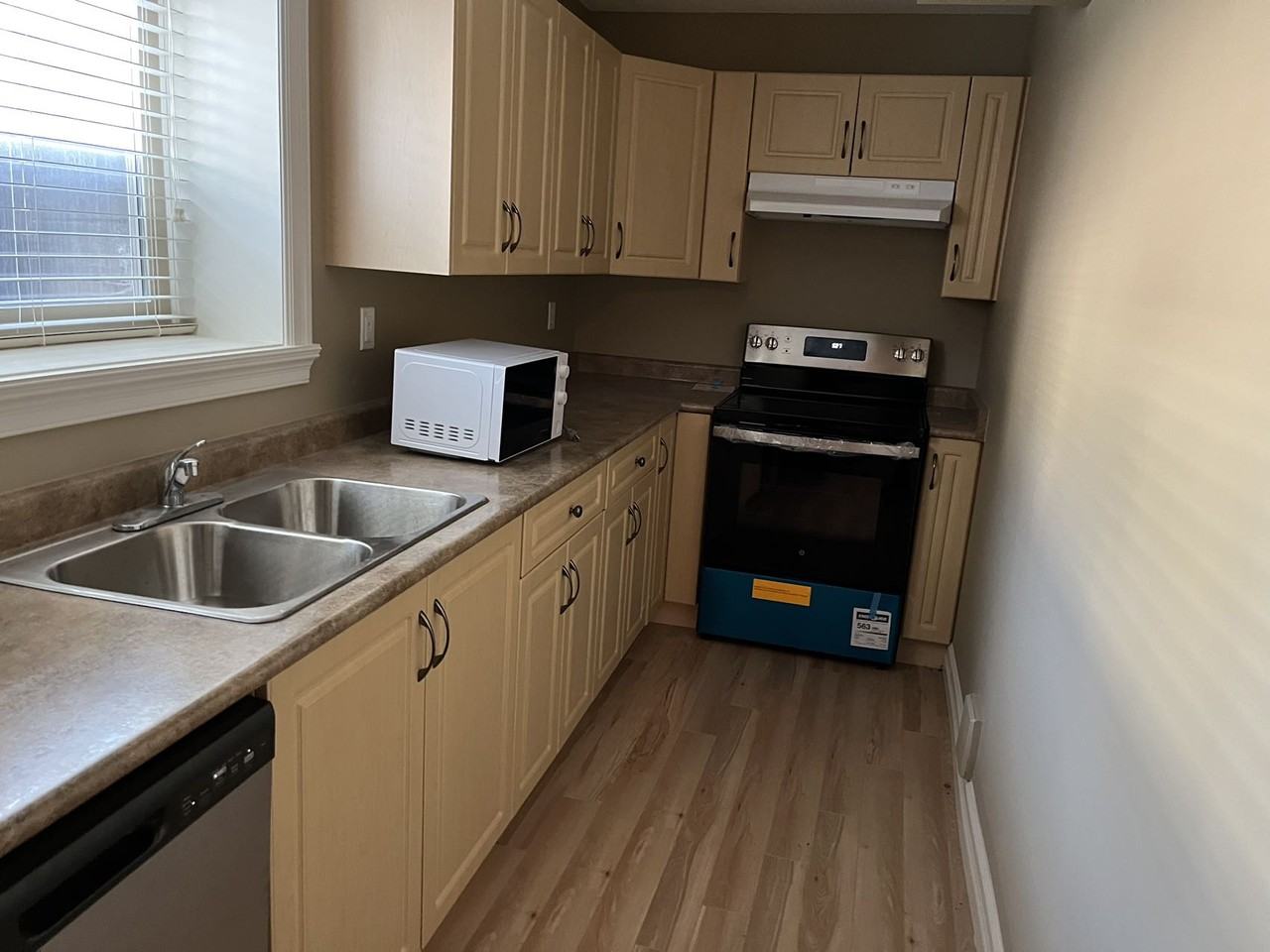 80 Ave & 160 St, Surrey, BC V4N 0W9 2 Bedroom House for 2,000/month