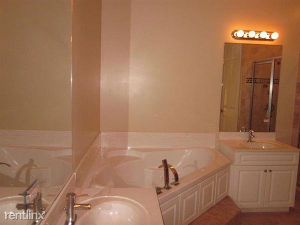 Kinsington Cr (Legends At Weston Hills) Apartments in Weston, Weston