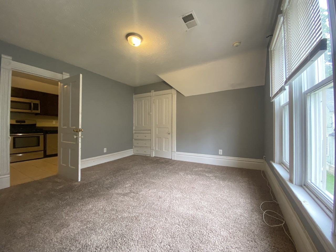 324 Charles Ave Se Apartments in East Hills, Grand Rapids, MI 49503