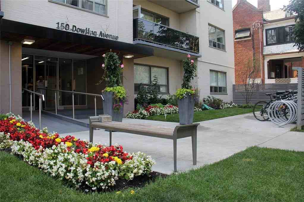 150 Dowling Avenue Apartments 150 Dowling Ave, Toronto, ON M6K 3A8