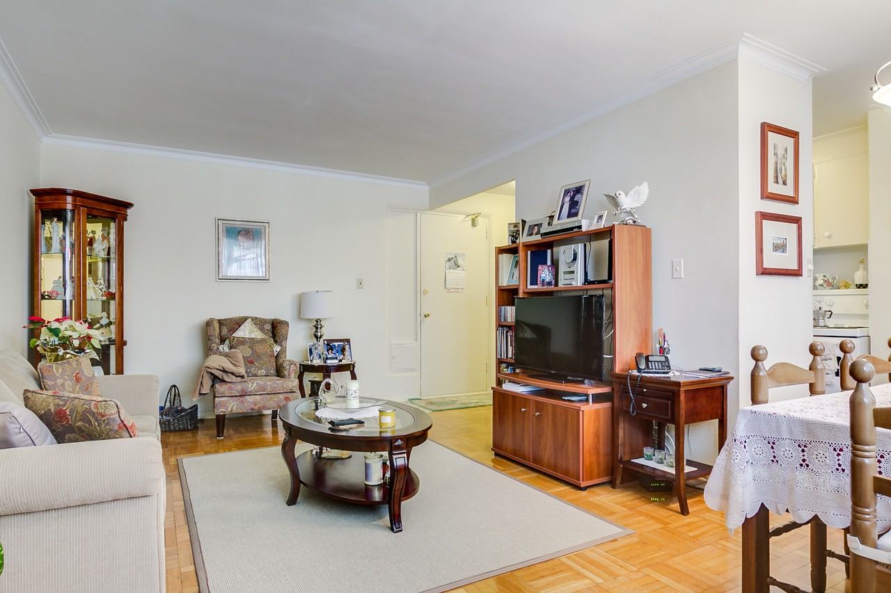 Fairlawn Apartments 2552 Keele St, Toronto, ON M6L 2N8 Zumper