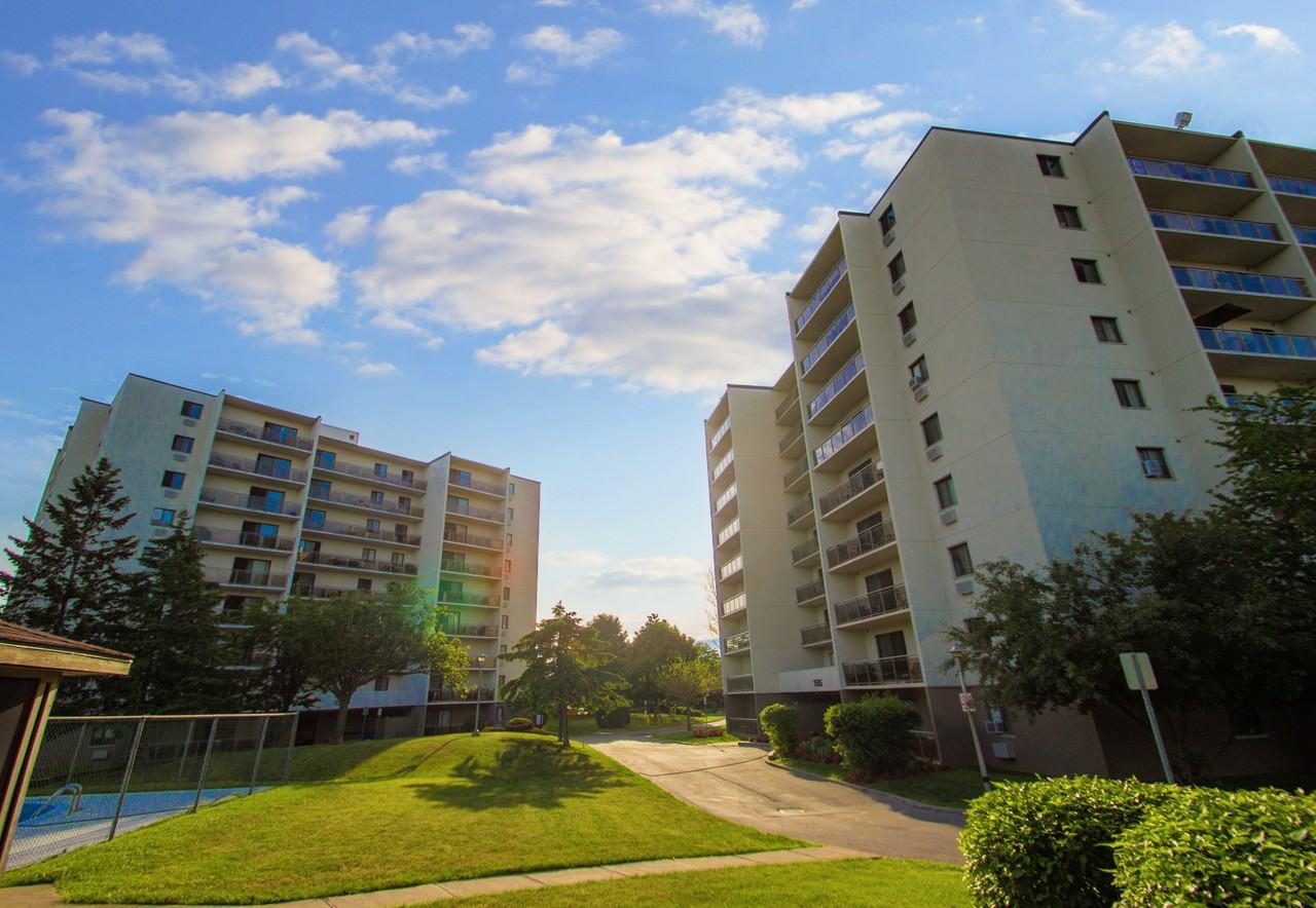 Bradley Court I/II Apartments 1585/1595 Ernest Ave, London, ON N6E