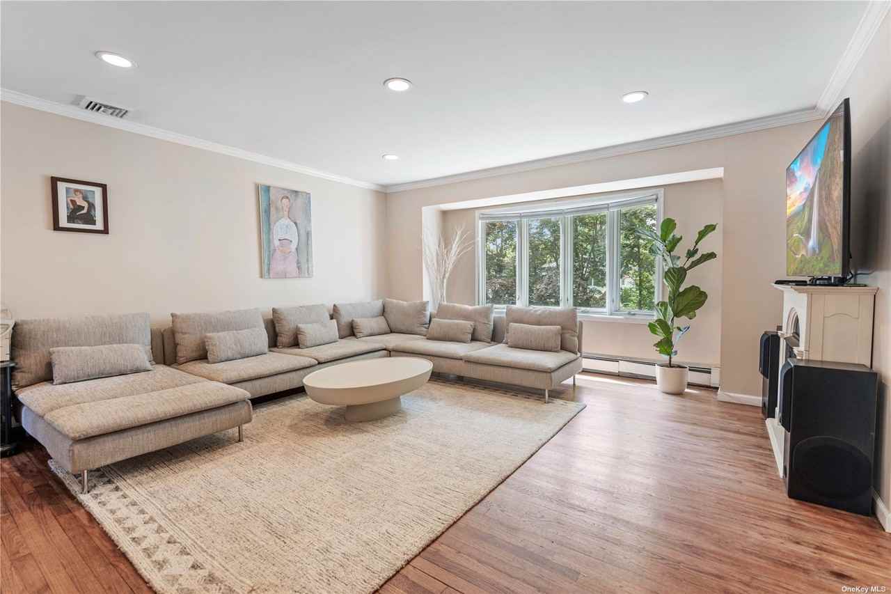 22 Heathcote Dr, Roslyn Heights, NY 11507 4 bedroom House Rental Zumper