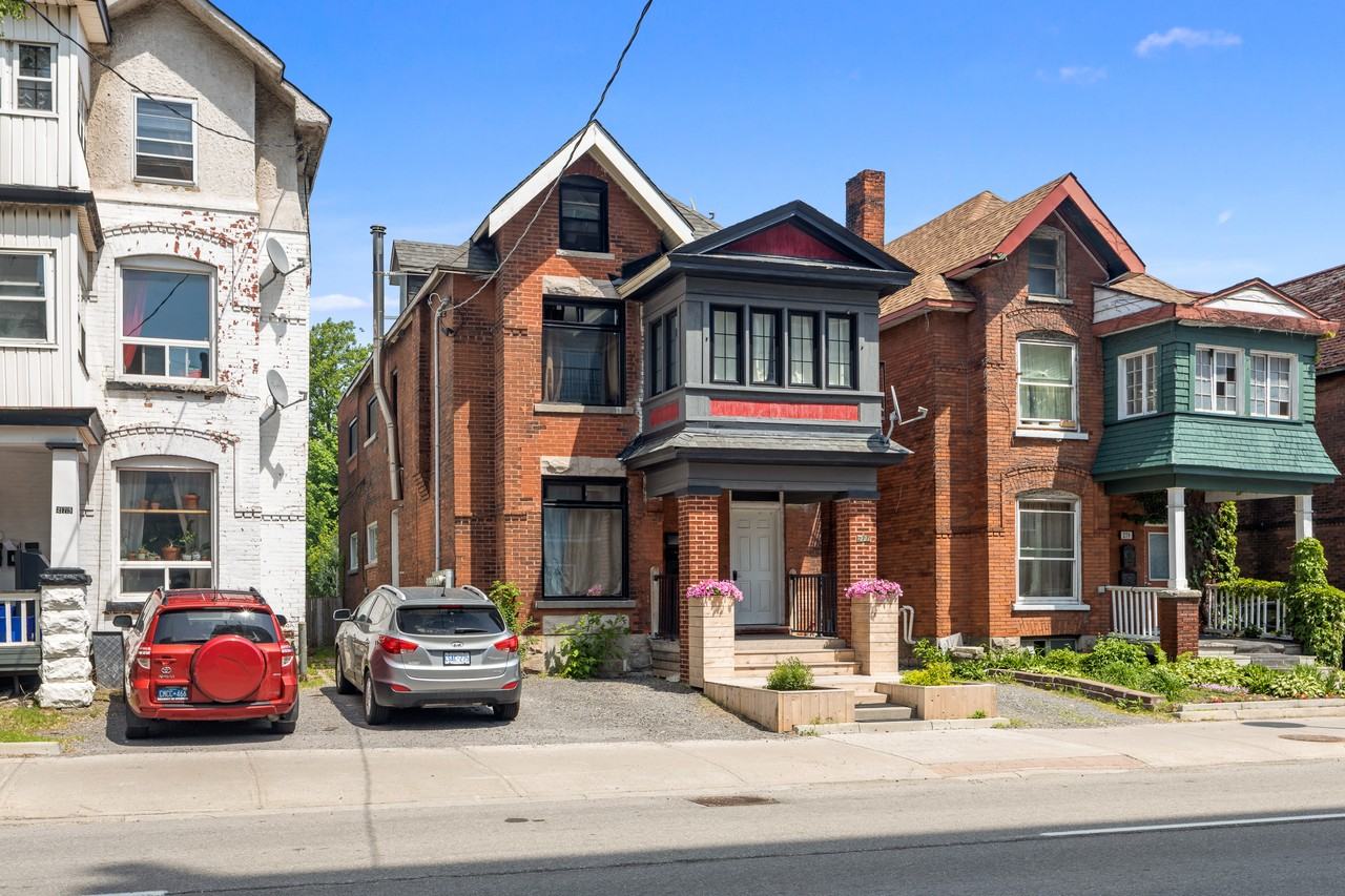 277 Bronson Avenue 4 Apartments 277 Bronson Ave, Ottawa, ON K1R 6H7