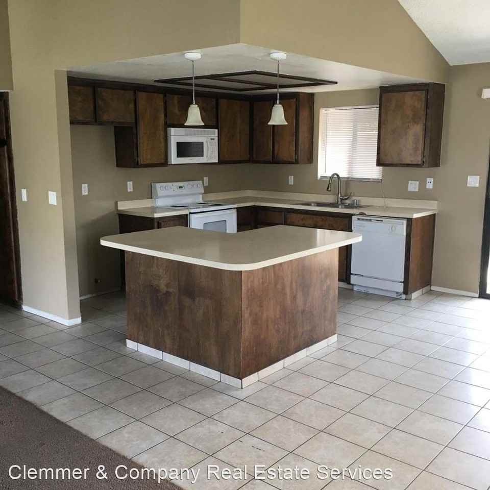 708 Quailridge Apartments in Stockdale Greens, Bakersfield, CA 93309