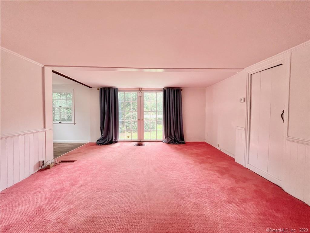 18 Oaklawn Ave, Stamford, CT 06905 3 Bedroom House for 3,000/month