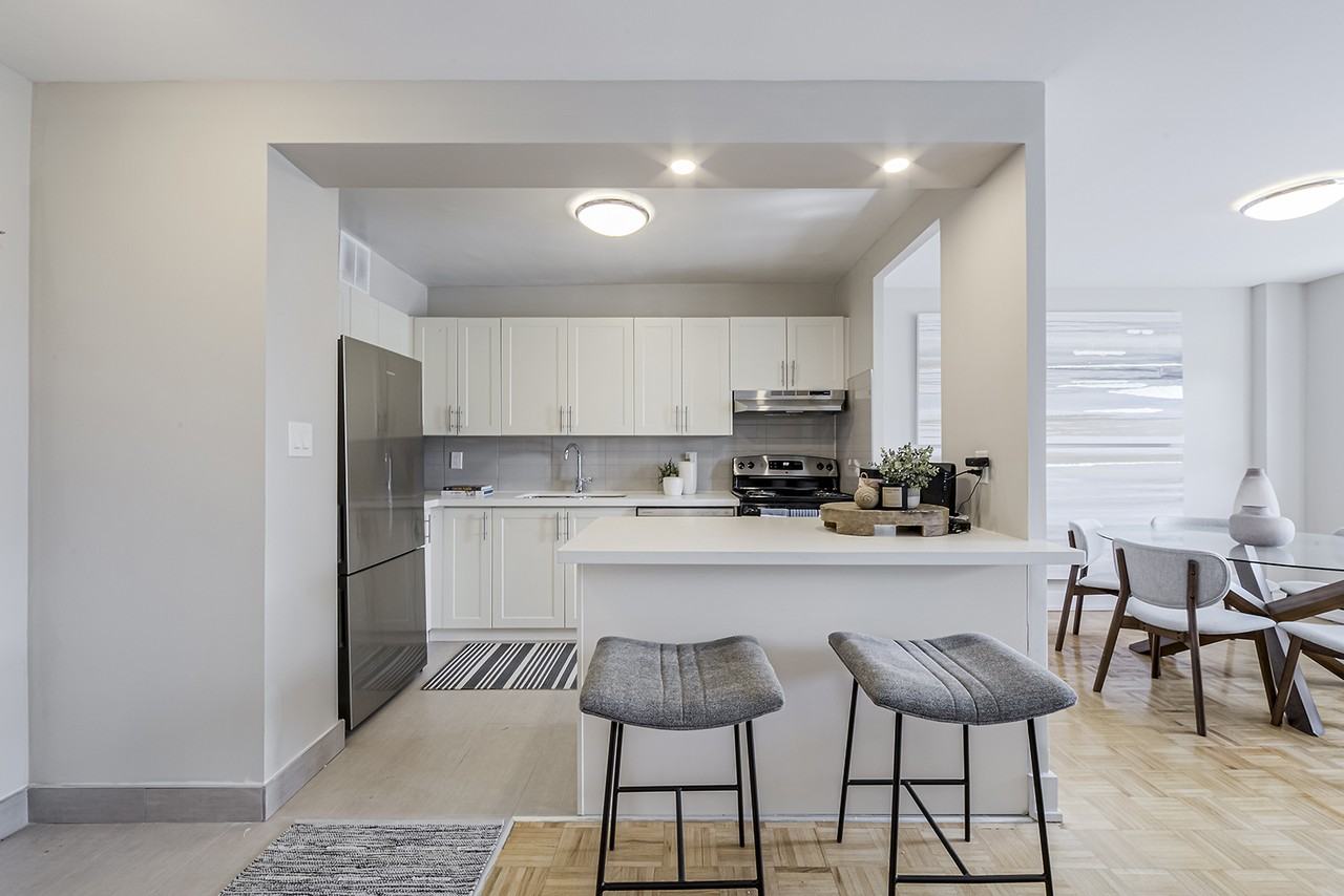 Parkway Forest Towers Apartments 100 Parkway Forest Dr, Toronto, ON