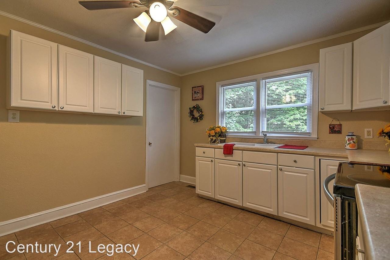 2916 Ashley St, Kingsport, TN 37664 3 Bedroom House for 1,550/month