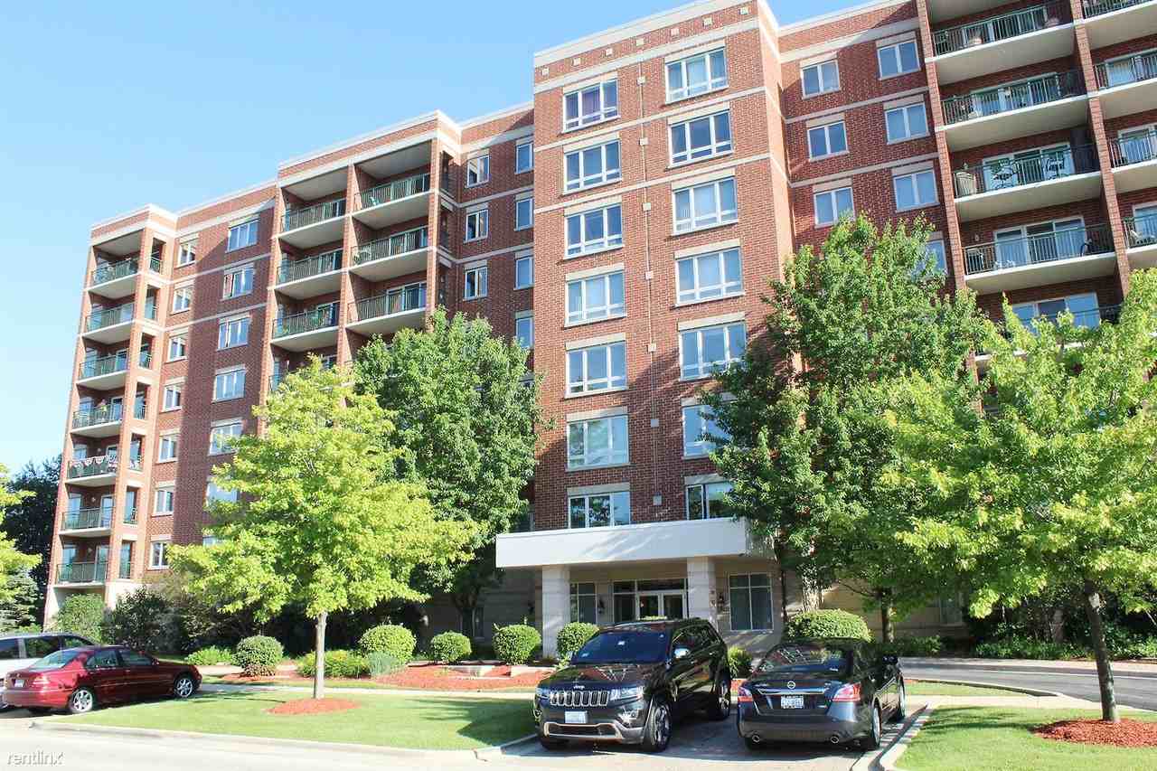 5555 N Cumberland Ave Apartments in Norwood Park, Chicago, IL 60656