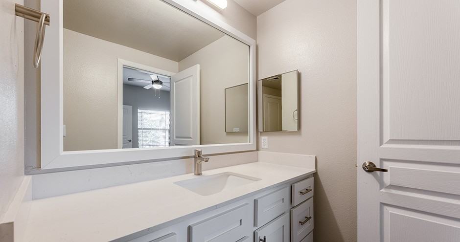 Stoneleigh on Kenswick Apartments 19800 Kenswick Dr, Humble, TX 77338